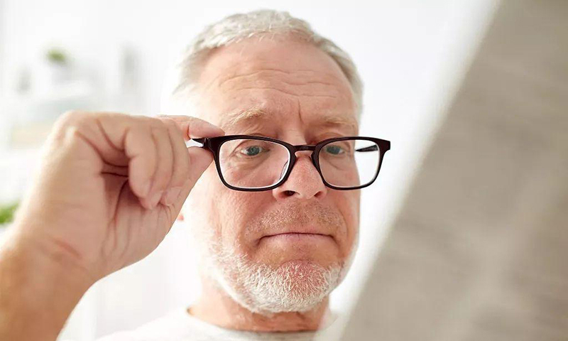 眼鏡店的故事——近視也老花，蒼天放過誰