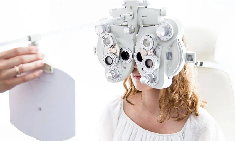 老花鏡配一副夠嗎？該怎么配才對(duì)？