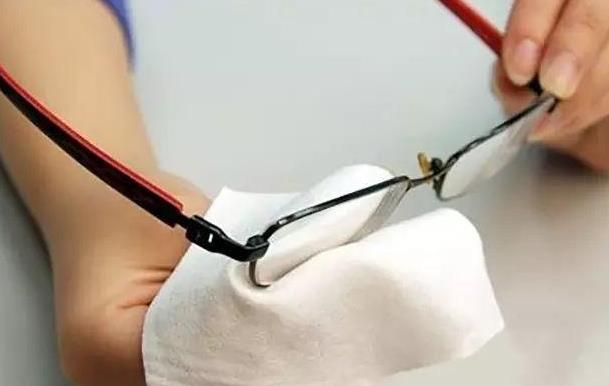 老花鏡防輻射眼鏡的作用、保養(yǎng)，你真的都懂嗎？