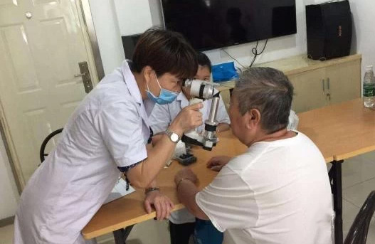 如何購(gòu)買(mǎi)一副好的老花鏡？