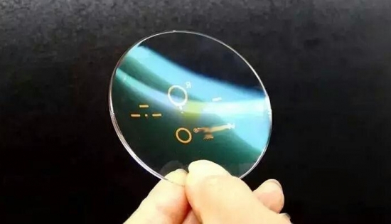 美麗島：扔掉單焦換戴多焦鏡，在國內(nèi)掀起了一場“換戴”革命。