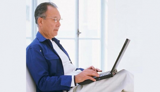 美麗島：扔掉單焦換戴多焦鏡，在國內(nèi)掀起了一場“換戴”革命。