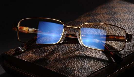 美麗島：一副遠(yuǎn)近清晰的老花鏡，全天配戴都不用摘的漸進(jìn)多焦鏡