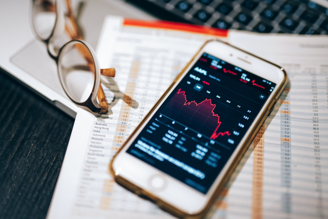 近視、遠(yuǎn)視、老花人群，眼中的視界原來(lái)是這樣的？