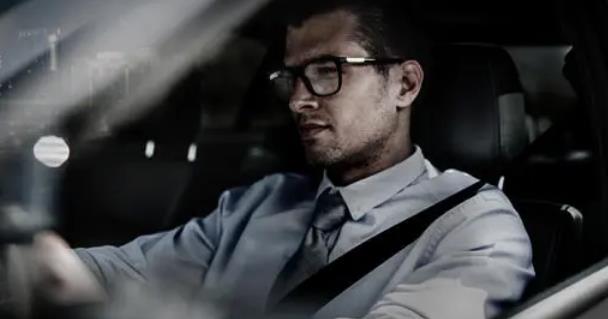 遠(yuǎn)近兩用漸進(jìn)多焦老花鏡能開車嗎 遠(yuǎn)近兩用漸進(jìn)多焦老花鏡能開車嗎