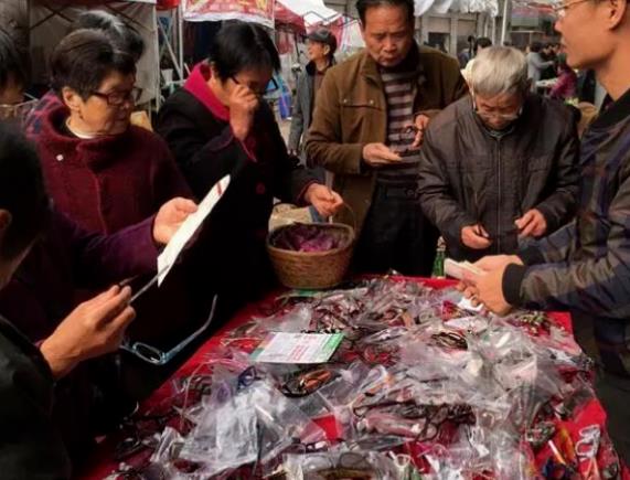 怎么佩戴老花鏡？驗(yàn)光 品牌 質(zhì)量 保養(yǎng)一個(gè)都不能少