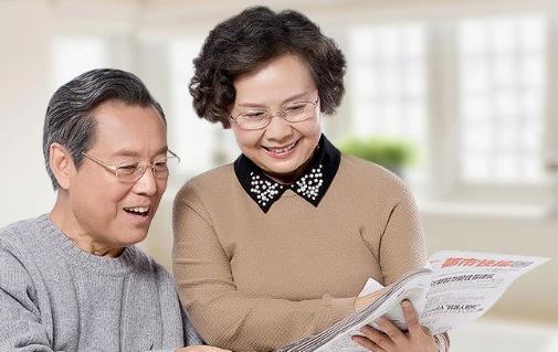 中老年人配老花鏡，記著這3點益于眼健康