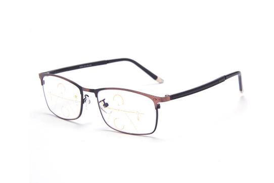 中老年人配老花鏡，記著這3點益于眼健康