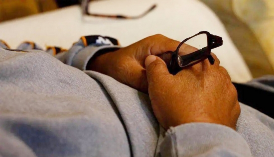 美麗島多焦鏡：王先生出門(mén)忘帶老花鏡，路邊攤買(mǎi)了副卻買(mǎi)了麻煩